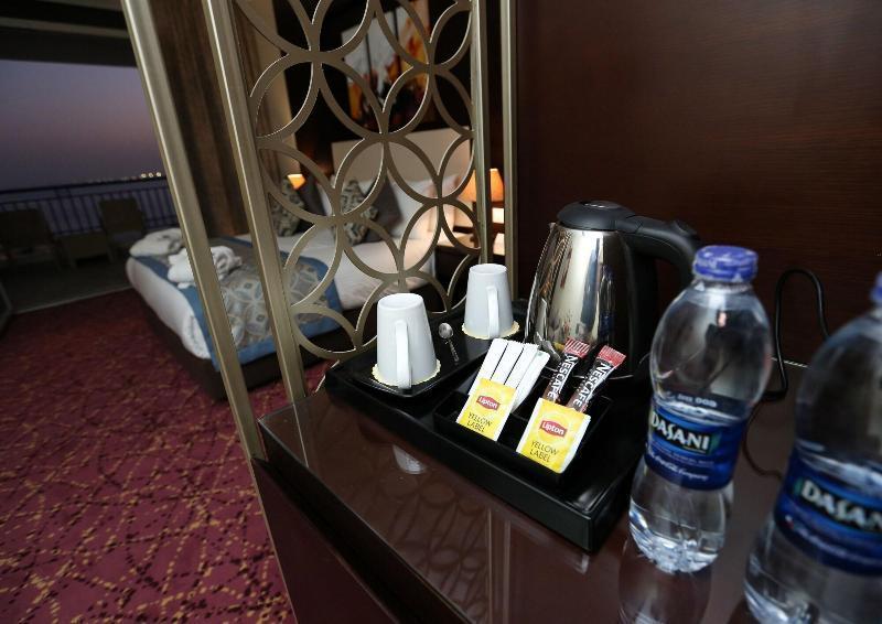Tolip El Forsan Hotel Ismaília Exterior foto Bottled water in a hotel room