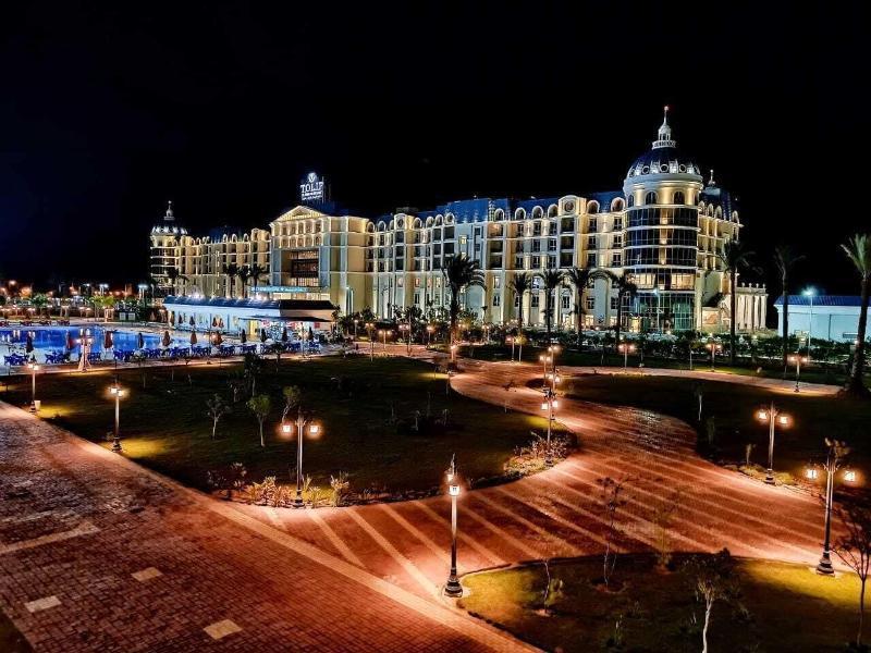 Tolip El Forsan Hotel Ismaília Exterior foto The Atlantis Resort at night